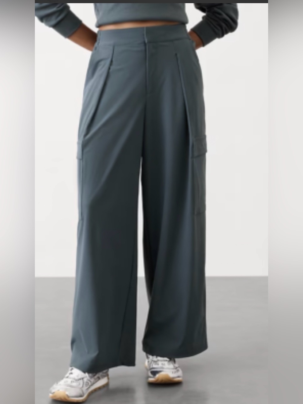 Athleta  Women’s  Pinnacle High Rise Cargo Pants Sz 6/p Grey Jl26